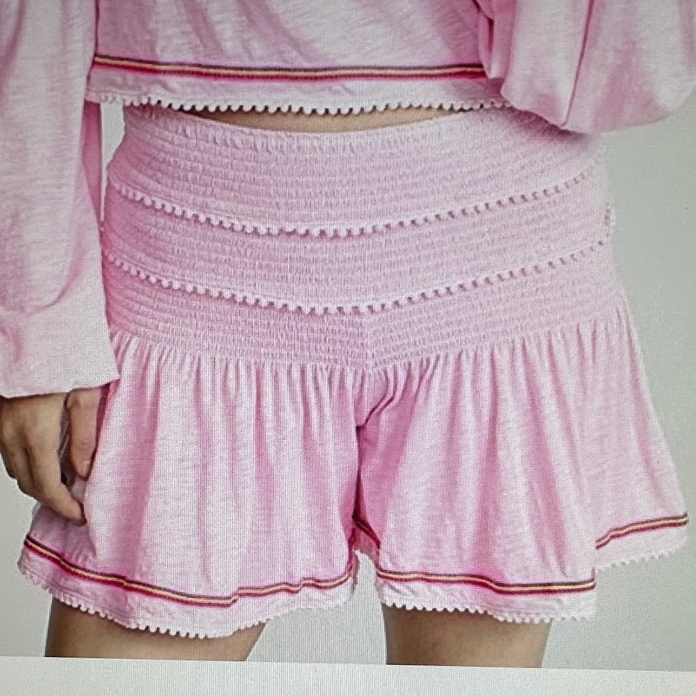 Pitusa Pink Ruffled Women's Shorts
